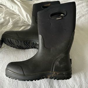 Boggs men’s ultra high boots size 11 barely used. These are $150new